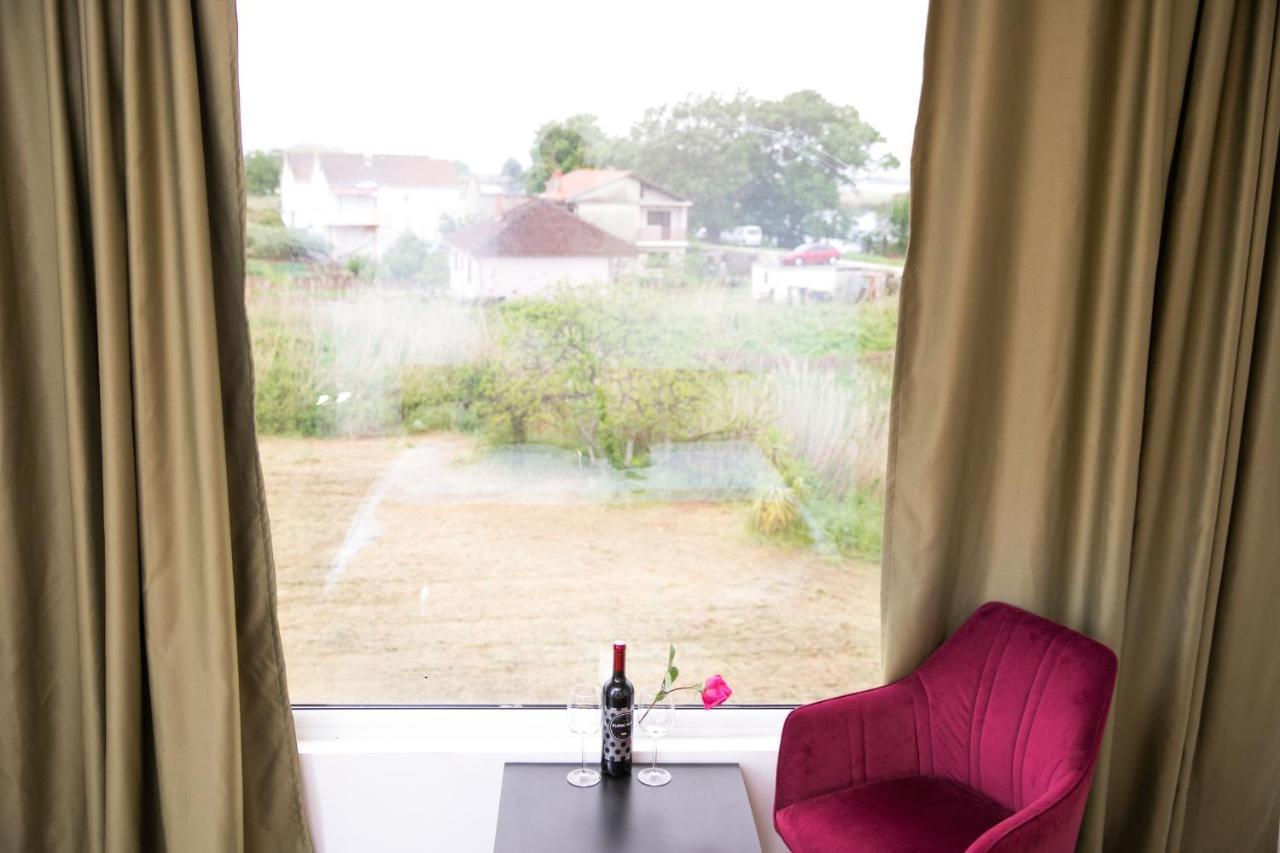Kitehouse Usce Aparthotel Komin  Εξωτερικό φωτογραφία